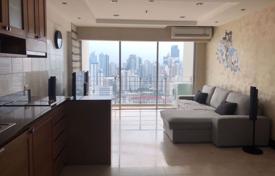 2-dormitorio apartamentos en condominio en Huai Khwang, Tailandia. $216 000