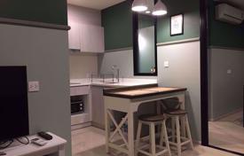 1-dormitorio apartamentos en condominio en Huai Khwang, Tailandia. $156 000