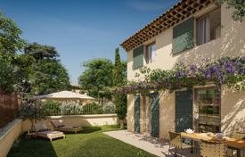 Casa de pueblo – Saint-Rémy-de-Provence, Bouches-du-Rhône, Provenza - Alpes - Costa Azul,  Francia. From 255 000 €