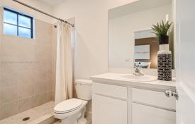3 dormitorio casa de pueblo 135 m² en Miami, Estados Unidos. $450 000