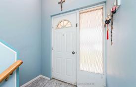 8 dormitorio adosado en North York, Canadá. C$1 048 000
