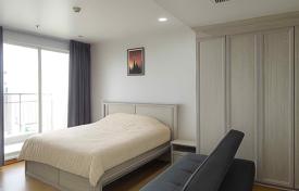 3-dormitorio apartamentos en condominio en Huai Khwang, Tailandia. $398 000