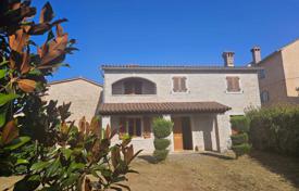 7 dormitorio casa de pueblo 405 m² en Tinjan, Croacia. 940 000 €