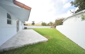5 dormitorio casa de pueblo 193 m² en Miami, Estados Unidos. $750 000