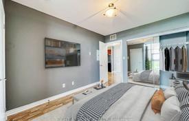 4 dormitorio piso en North York, Canadá. C$721 000