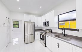 3 dormitorio casa de pueblo 88 m² en Miami, Estados Unidos. $460 000