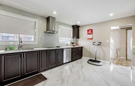 10 dormitorio adosado en North York, Canadá. C$1 385 000