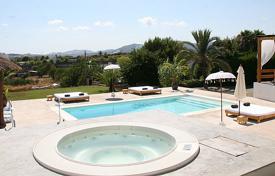 Villa – Ibiza, Islas Baleares, España. 15 800 €  por semana