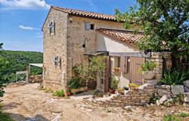 3 dormitorio casa de pueblo 120 m² en Buje, Croacia. Price on request