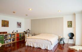 3-dormitorio apartamentos en condominio en Khlong Toei, Tailandia. $3 700  por semana
