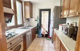 4 dormitorio villa 300 m² en Florencia, Italia. 845 000 €