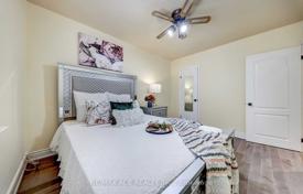 12 dormitorio casa de pueblo en Scarborough, Canadá. C$2 093 000