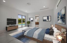 5 dormitorio casa de pueblo 429 m² en Miami, Estados Unidos. $2 850 000