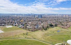 5 dormitorio piso en North York, Canadá. C$708 000