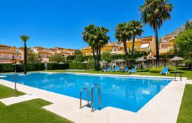 3 dormitorio adosado 298 m² en Marbella, España. 950 000 €