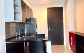 1-dormitorio apartamentos en condominio en Khlong Toei, Tailandia. $221 000