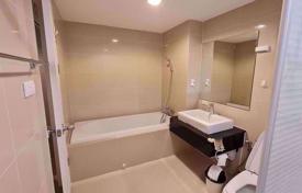 3-dormitorio apartamentos en condominio en Huai Khwang, Tailandia. $398 000