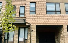 8 dormitorio adosado en Etobicoke, Canadá. C$1 276 000