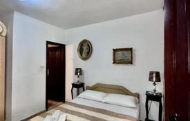 1 dormitorio piso 75 m² en Sveti Stefan, Montenegro. 200 000 €