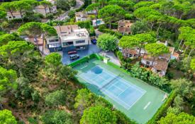 8 dormitorio villa 710 m² en Girona, España. 2 800 000 €
