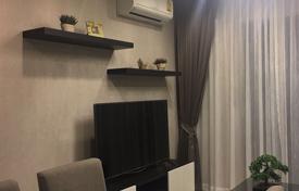 1-dormitorio apartamentos en condominio en Khlong Toei, Tailandia. $262 000