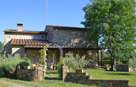 13 dormitorio finca rústica 796 m² en Casole D'elsa, Italia. 625 000 €