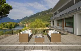 Villa – Lago Como, Lombardía, Italia. 8 800 €  por semana