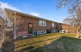 9 dormitorio casa de pueblo en North York, Canadá. C$1 869 000
