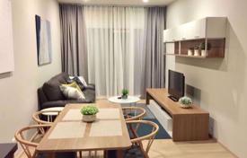 1-dormitorio apartamentos en condominio en Khlong Toei, Tailandia. $245 000