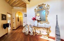 3 dormitorio villa 380 m² en Lucca, Italia. 1 200 000 €
