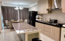 3-dormitorio apartamentos en condominio en Khlong Toei, Tailandia. $974 000