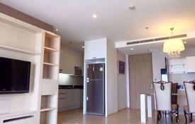 3-dormitorio apartamentos en condominio en Khlong Toei, Tailandia. $2 640  por semana