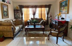 3 dormitorio casa de pueblo 196 m² en Miami, Estados Unidos. $650 000