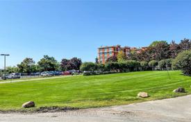 7 dormitorio piso en Scarborough, Canadá. C$876 000