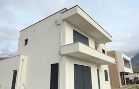3 dormitorio casa de pueblo 225 m² en Bar city, Montenegro. 410 000 €