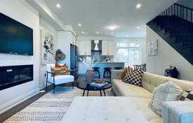 9 dormitorio casa de pueblo en Scarborough, Canadá. C$1 943 000