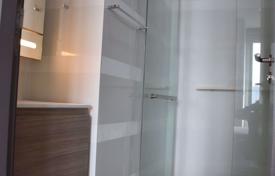 1-dormitorio apartamentos en condominio en Khlong Toei, Tailandia. $265 000