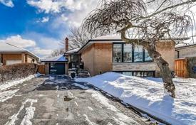 5 dormitorio casa de pueblo en Etobicoke, Canadá. C$1 902 000