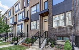 4 dormitorio adosado en North York, Canadá. C$943 000