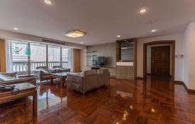3-dormitorio apartamentos en condominio en Khlong Toei, Tailandia. $4 000  por semana