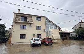 13 dormitorio casa de pueblo 352 m² en Rijeka, Croacia. 437 000 €