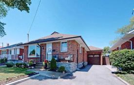 Casa de pueblo – Scarborough, Toronto, Ontario,  Canadá. C$1 134 000