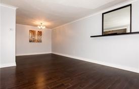 4 dormitorio adosado en North York, Canadá. C$1 352 000