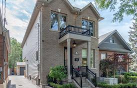 Casa de pueblo – York, Toronto, Ontario,  Canadá. C$1 829 000