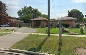 7 dormitorio casa de pueblo en Etobicoke, Canadá. C$1 208 000
