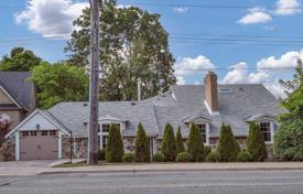 Casa de pueblo – Kingston Road, Toronto, Ontario,  Canadá. C$1 162 000