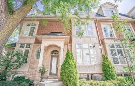 4 dormitorio adosado en East York, Canadá. C$2 368 000