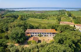 31 dormitorio villa en Lucca, Italia. 1 050 000 €
