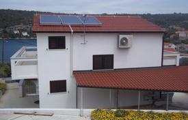 3 dormitorio casa de pueblo 400 m² en Trogir, Croacia. 590 000 €