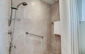 7 dormitorio casa de pueblo en North York, Canadá. C$1 748 000